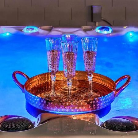 Cozy Desert Retreat - Pool, Spa, Views 핸더슨 외부 사진