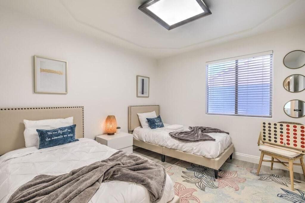 Cozy Desert Retreat - Pool, Spa, Views 핸더슨 외부 사진