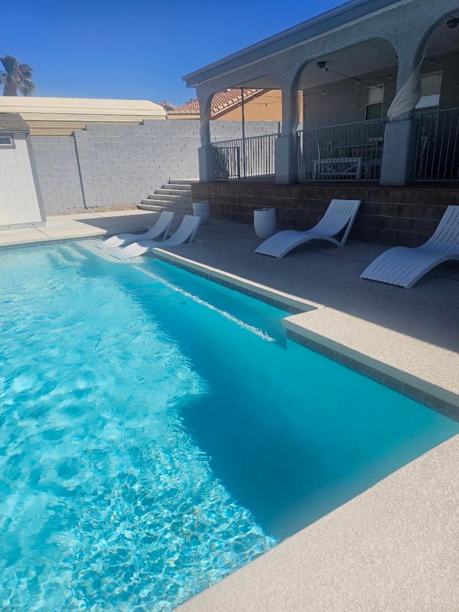 Cozy Desert Retreat - Pool, Spa, Views 핸더슨 외부 사진